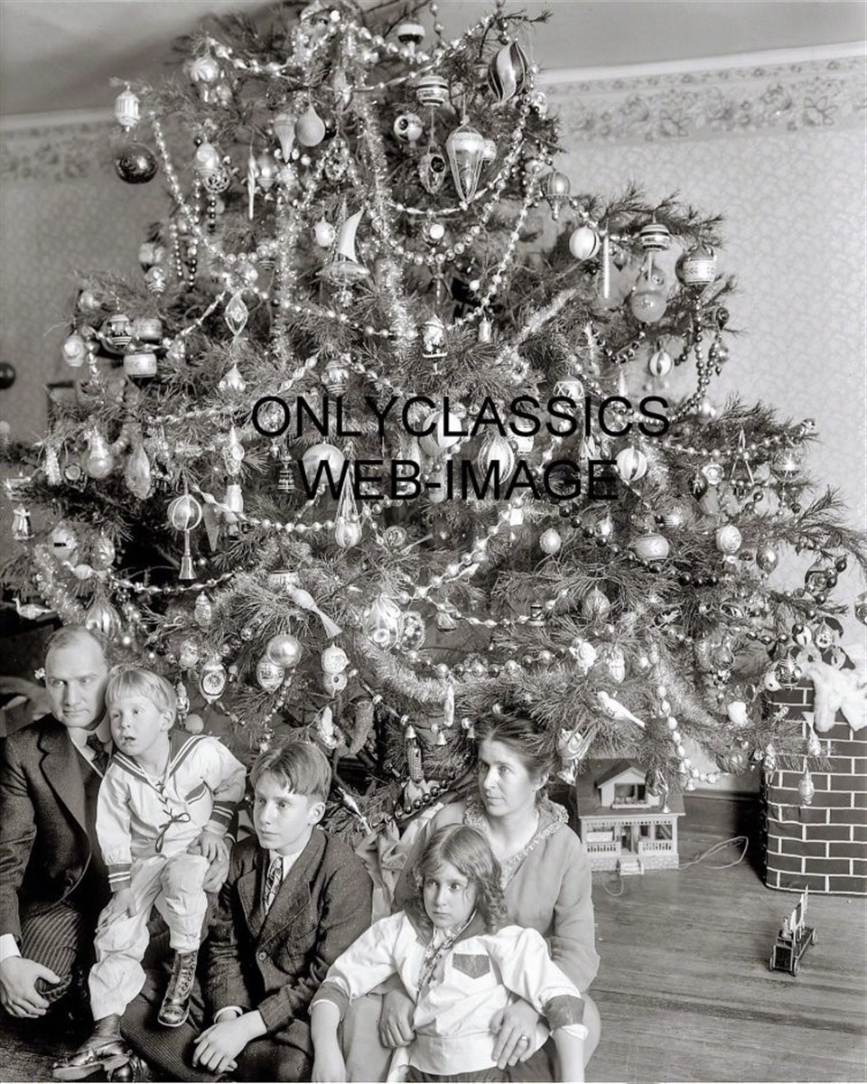 1915 VINTAGE CHRISTMAS TREE FAMILY HOLIDAY PHOTO TOYS, ORNAMENTS VICTORIAN STYLE