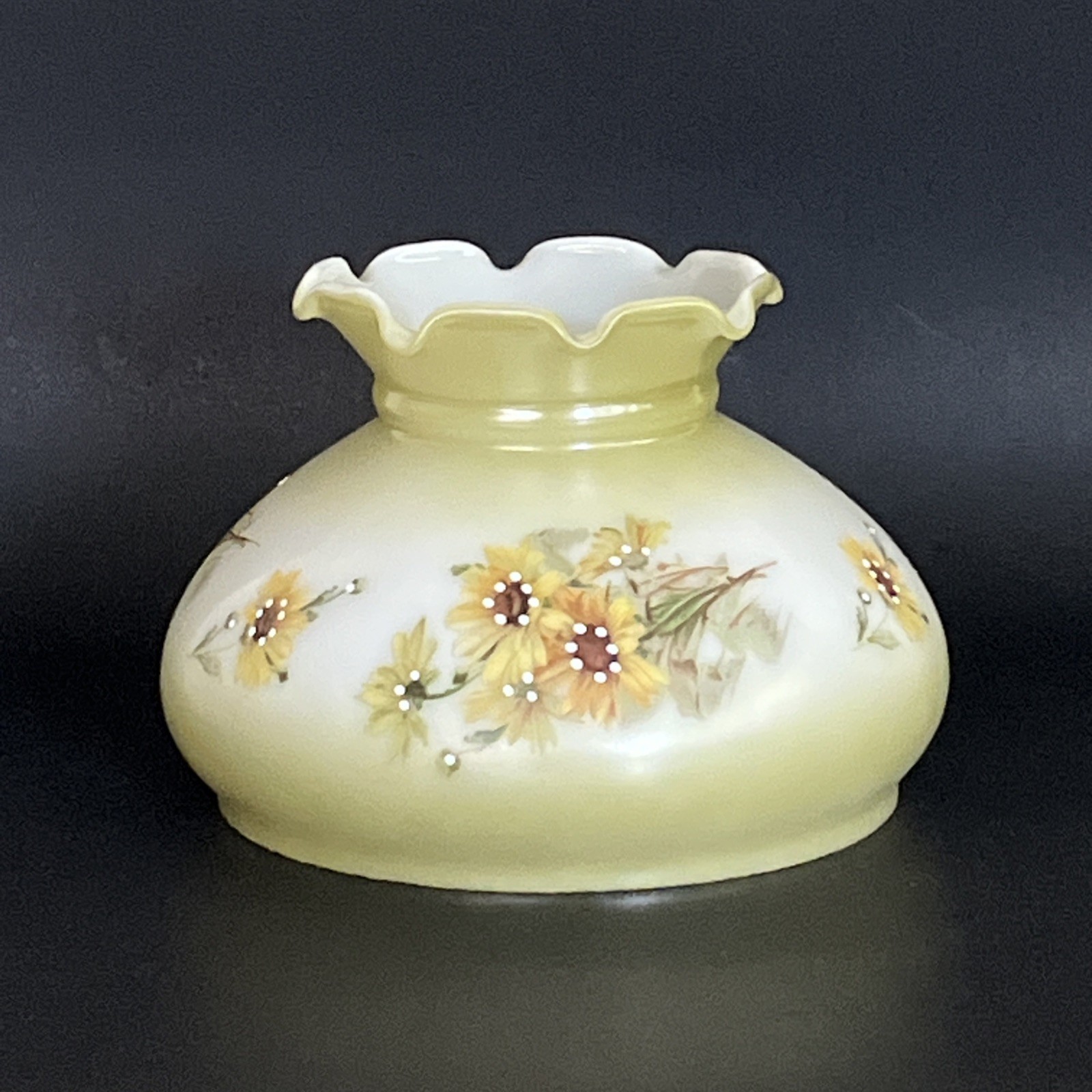 Vintage 6” Fitter Green Tint Daisy Glass Hurricane Oil Or Electric Lamp Shade