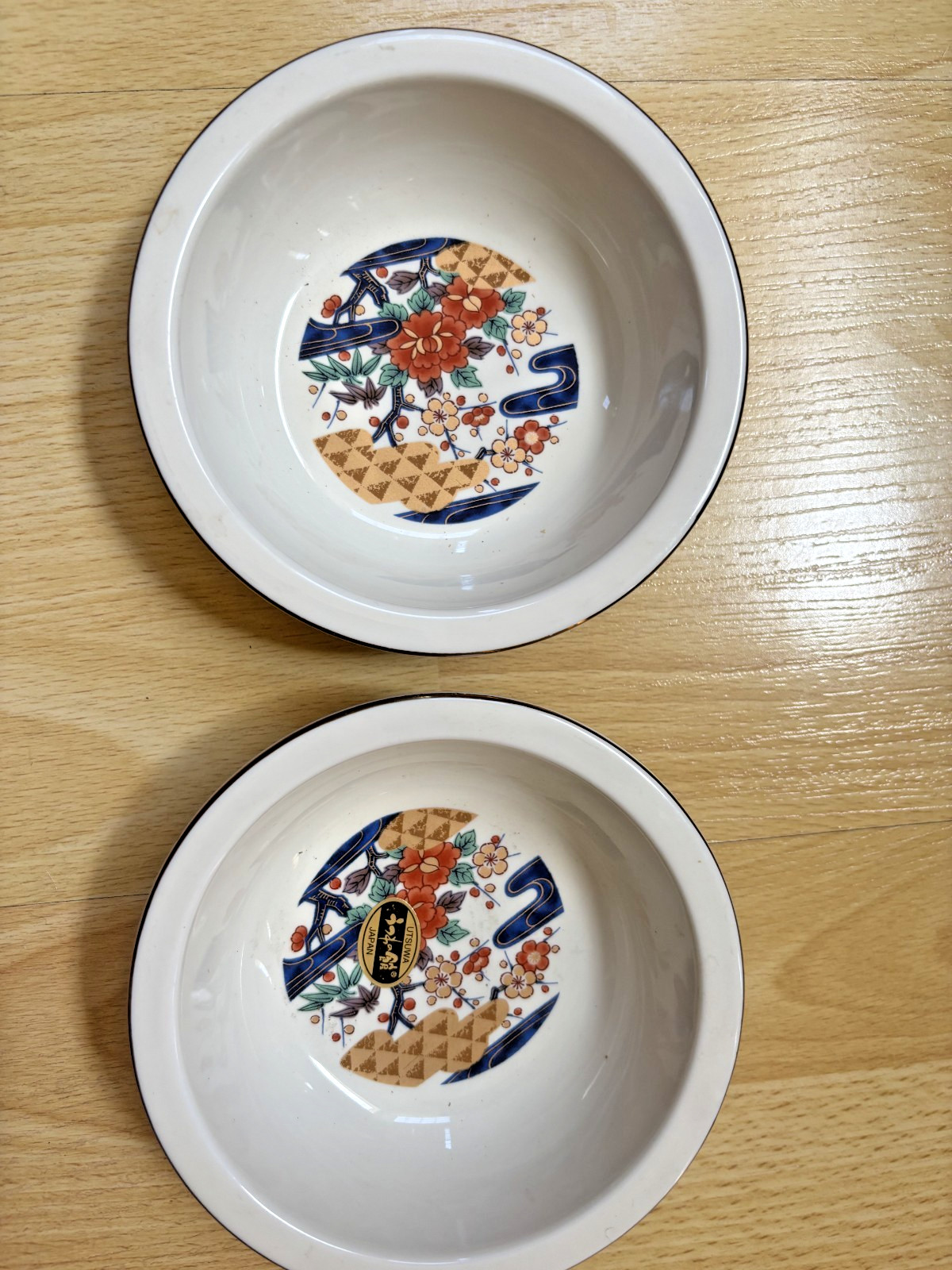 Vintage Utsuwa Imari-style porcelain bowls (2) Vintage Utsuwa Imari-style porcelain bowls (2)