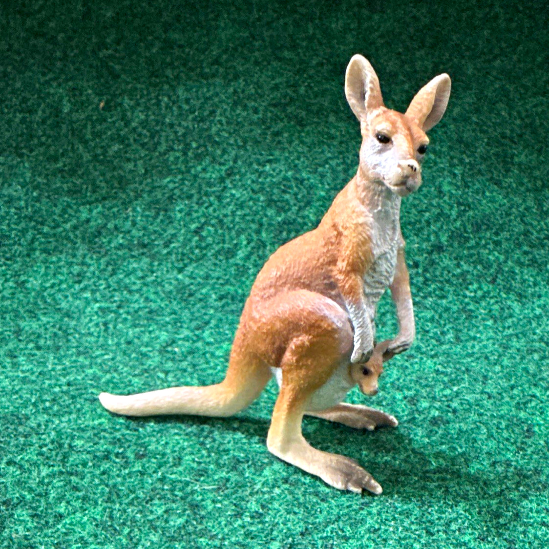 Schleich Kangaroo Plastic Figurine Brown & Tan Wild Animal Collectible