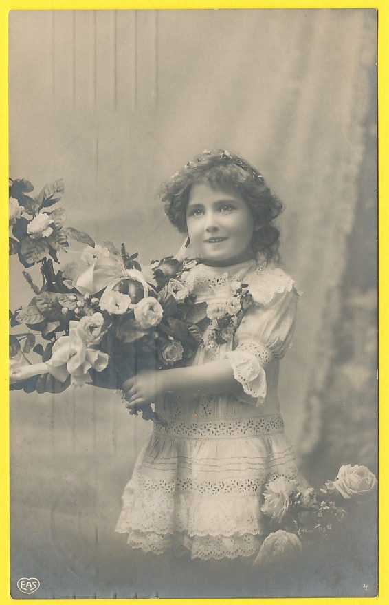 Old postcard FANTAISIE FILLETTE aux CAMELIAS FLOWERS FANTASY GIRL with CAMELLIAS FLOWERS