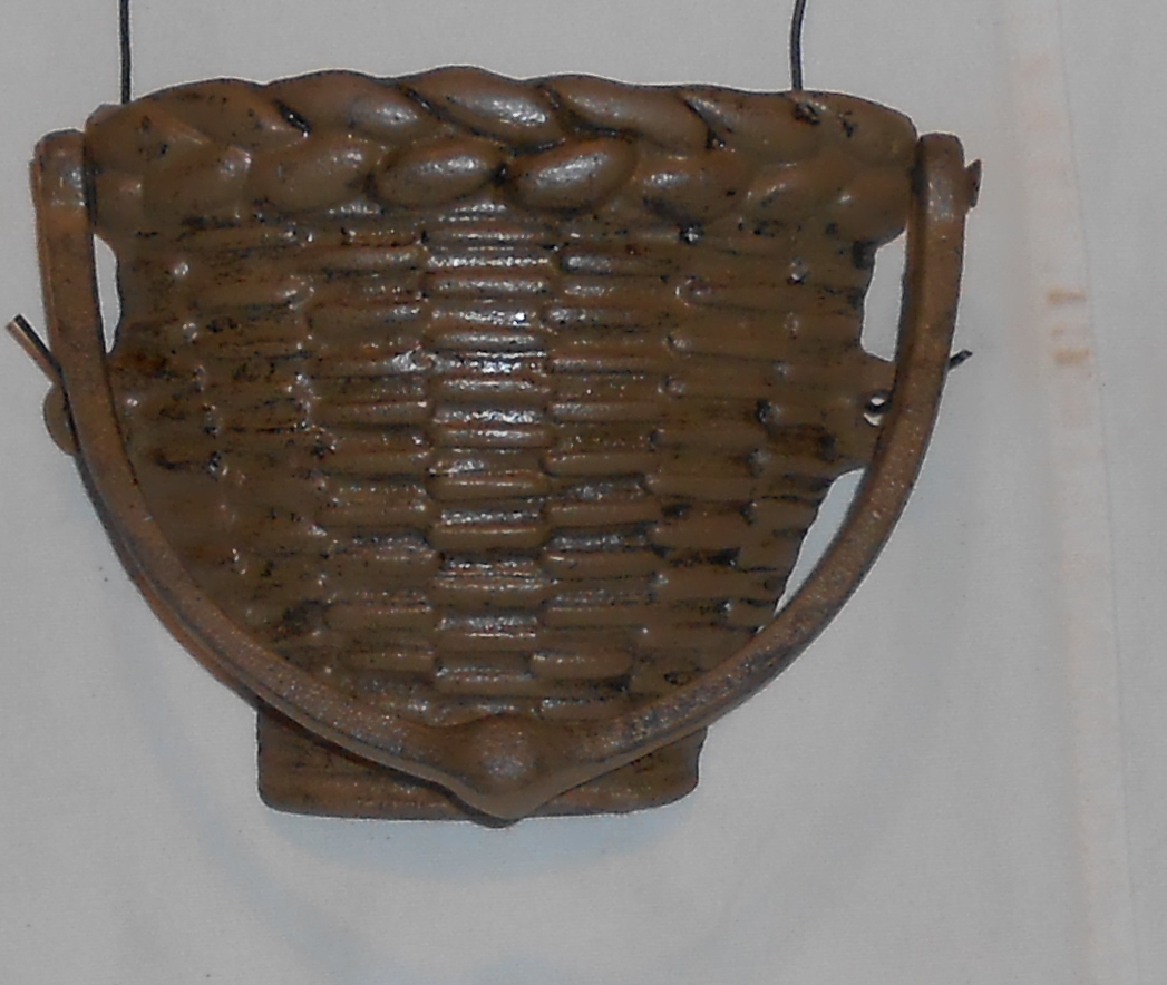 CAST IRON TAUPE FINISH WOVEN BASKET DOOR KNOCKER / NOTE HOLDER 