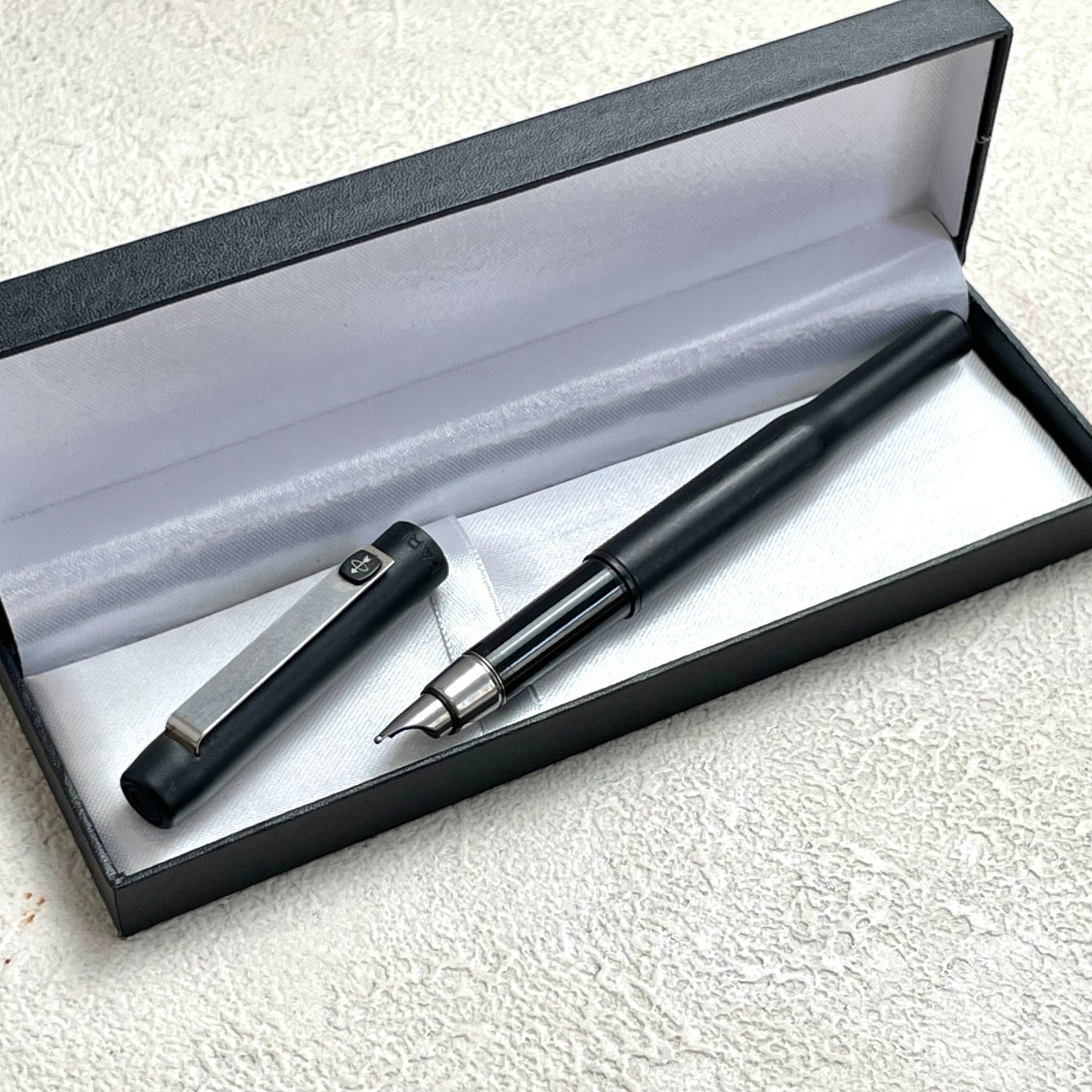 Vintage Parker 25 in Matte Black Fountain Pen Made in England BS192