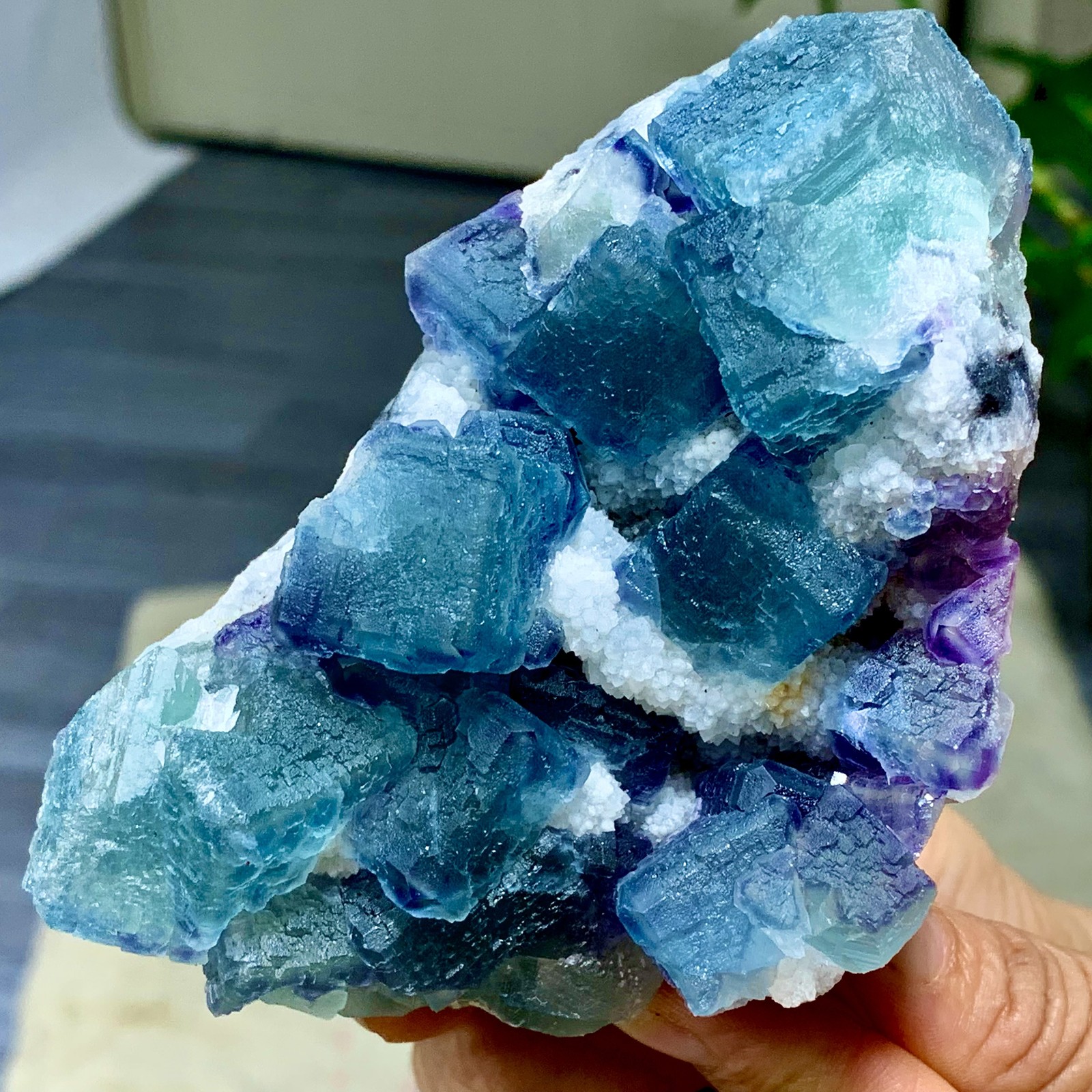437G Natural transparent purpleblue cubic fluorite mineral crystal sample/China