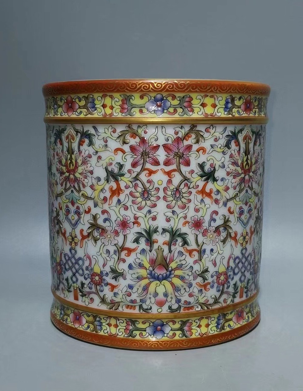 A Polychrome Round Porcelain Brushpot. 'QianLong' mark
