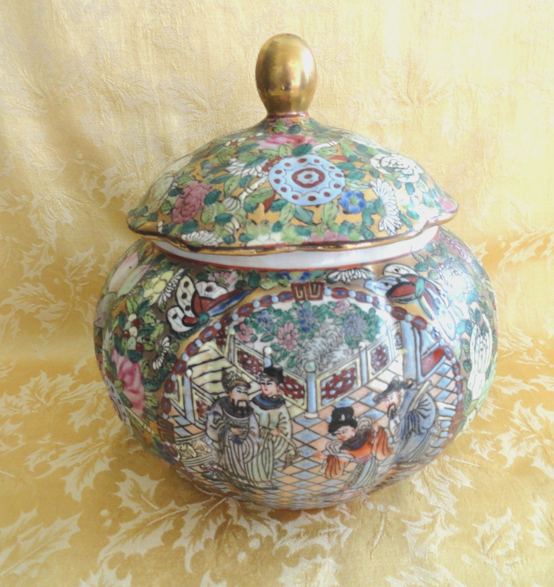 Large Chinese Republic Period Porcelain Famille Rose Kamcheng Covered Jar