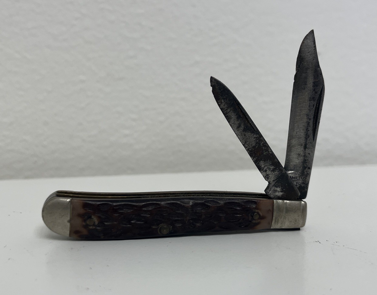 CAMILLUS NEW YORK USA VINTAGE 21 BONE DOGLEG PEANUT POCKET KNIFE AS FOUND
