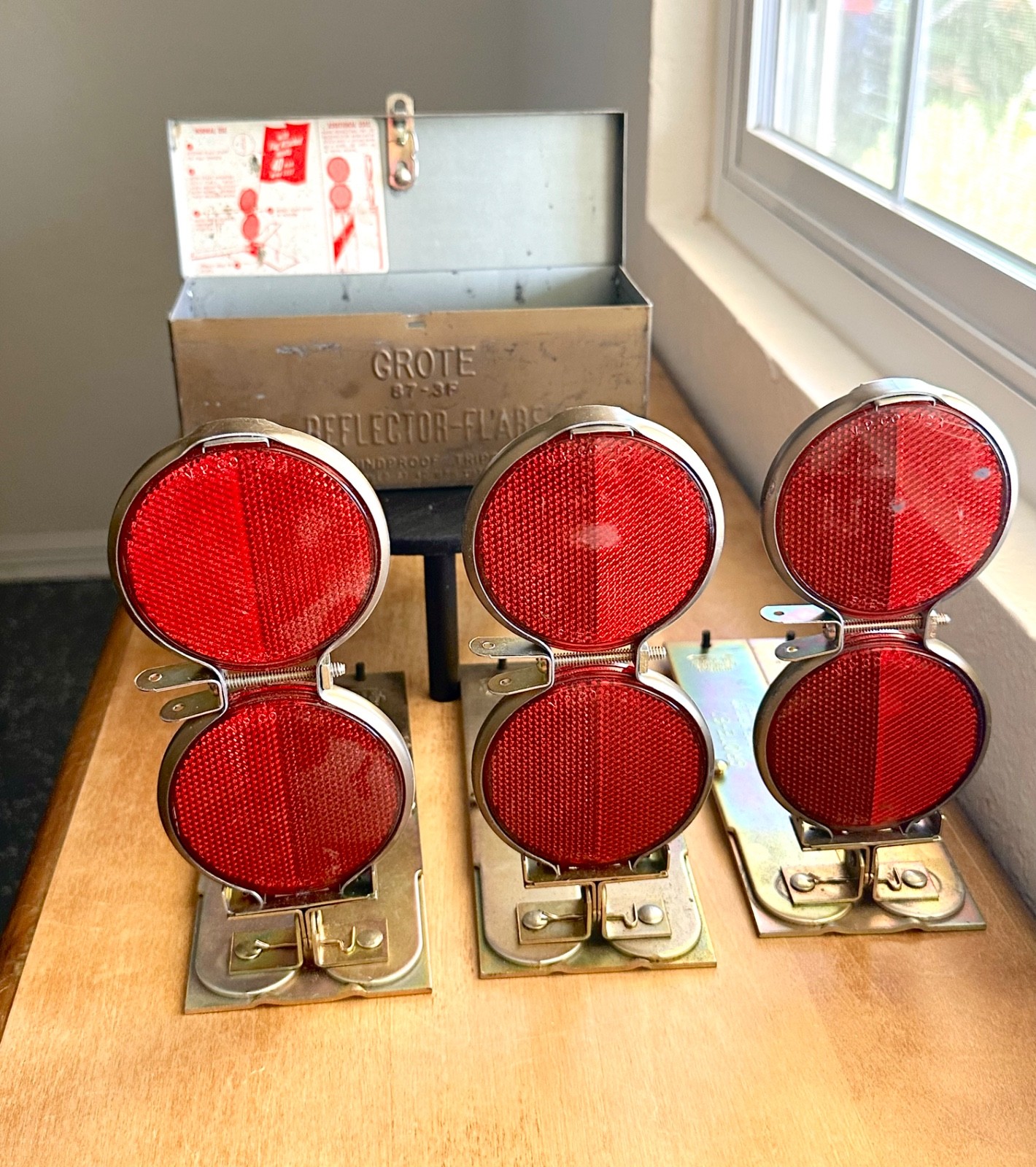 Grote 87 3F Tripod Reflector Set for Road Hazard Warning Three Sets in Metal Box