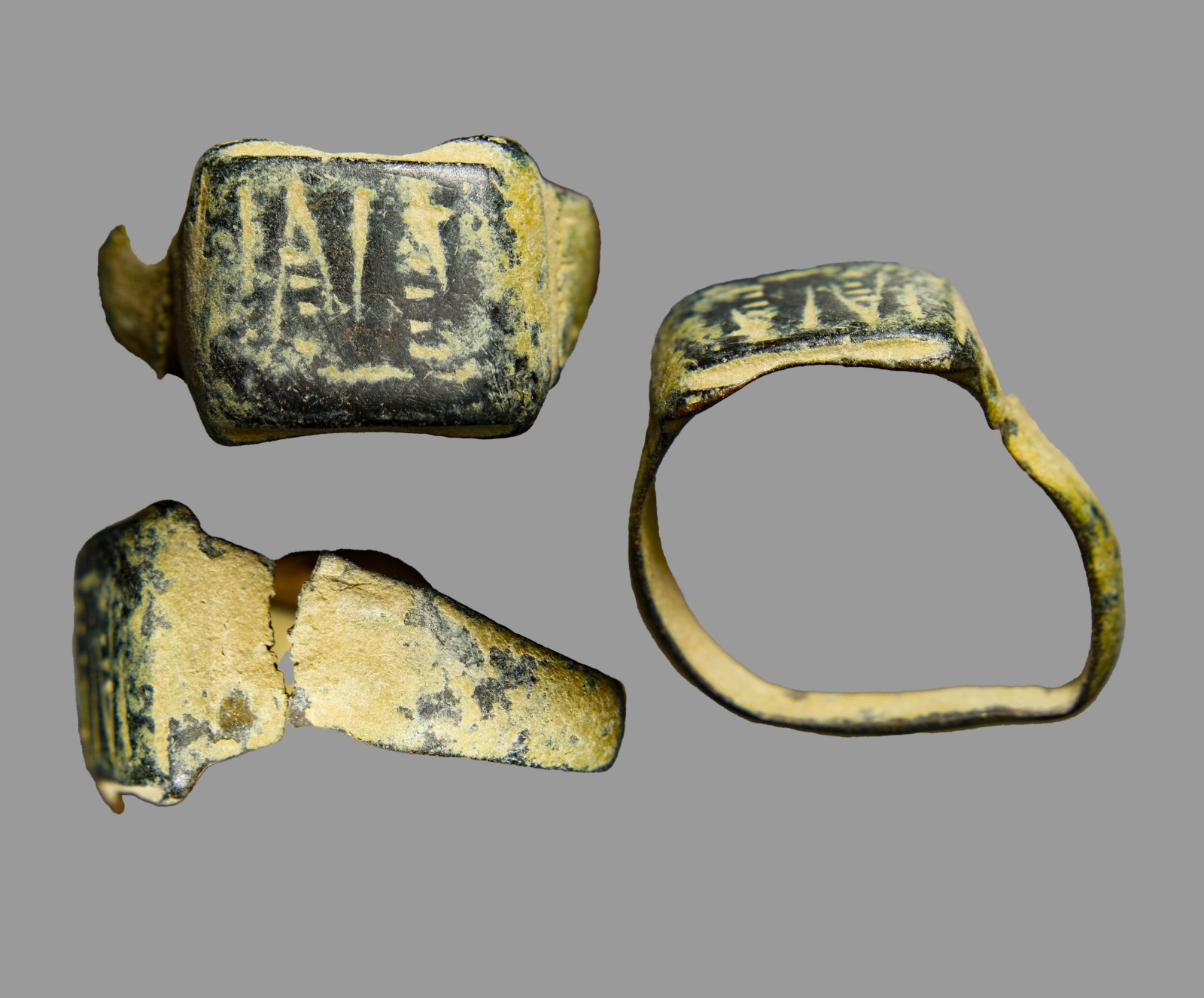 Ancient Egypt Bronze Hieroglyphic Signet Ring Size 8 c. 300 BC-300 AD COA