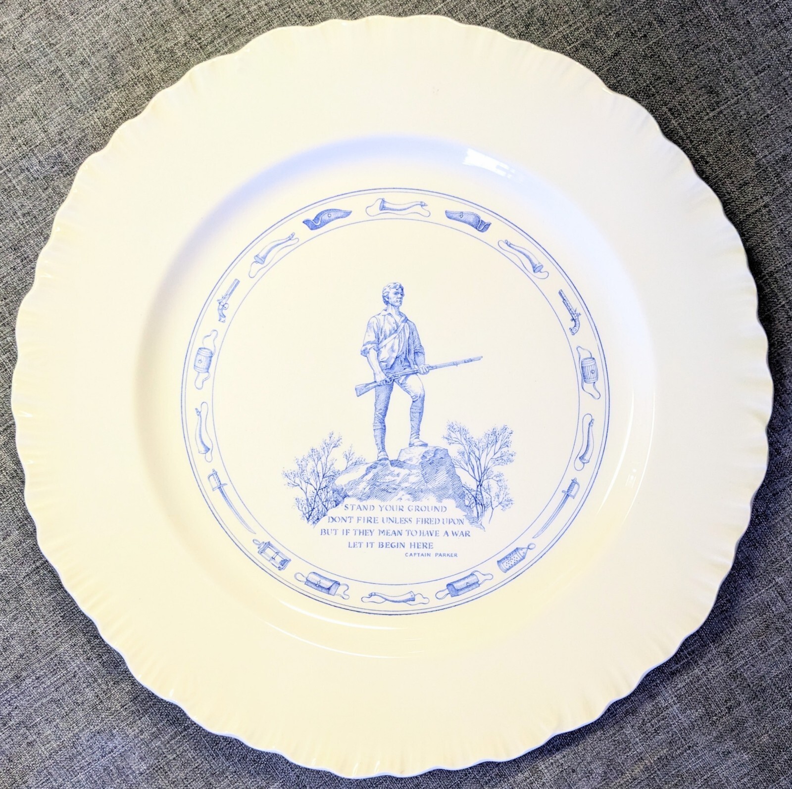 Vintage 1961 Wedgwood Lexington Minuteman Blue White History Commemorative Plate