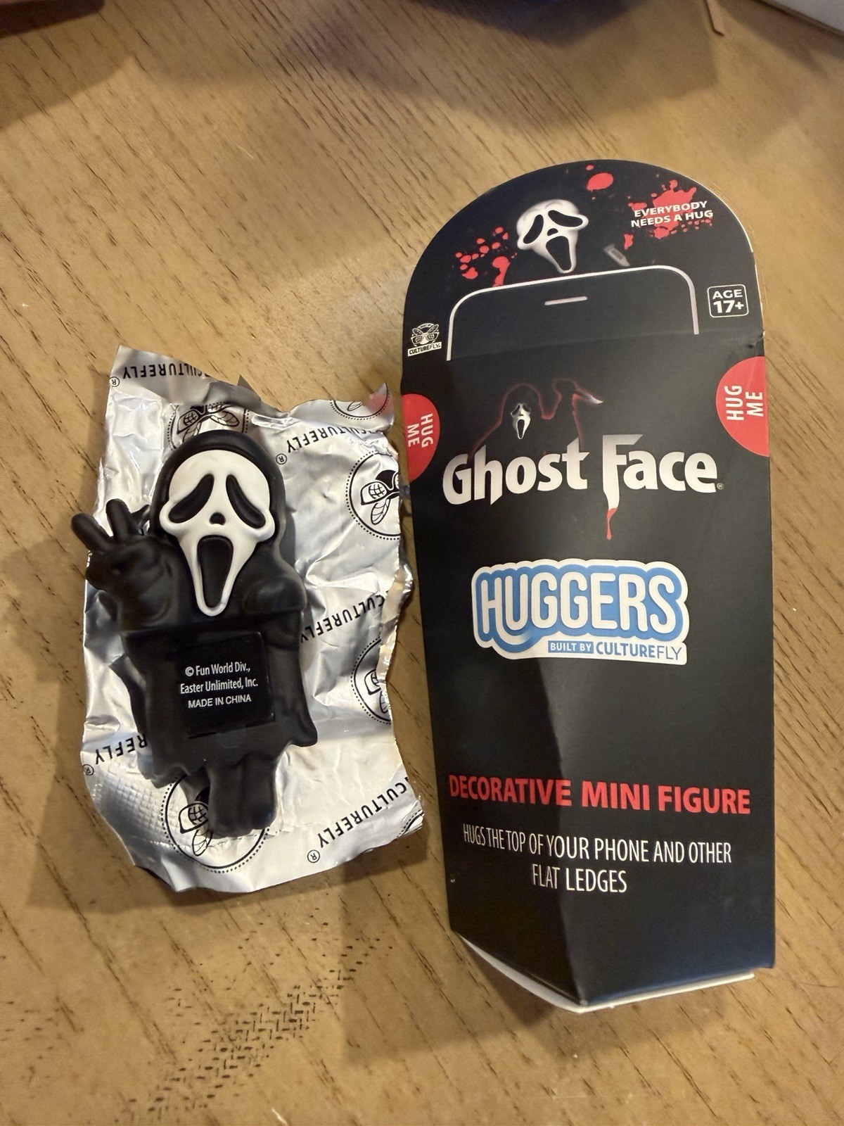 Ghost Face Huggers CultureFly Decorative Mini Figure Peace Sign