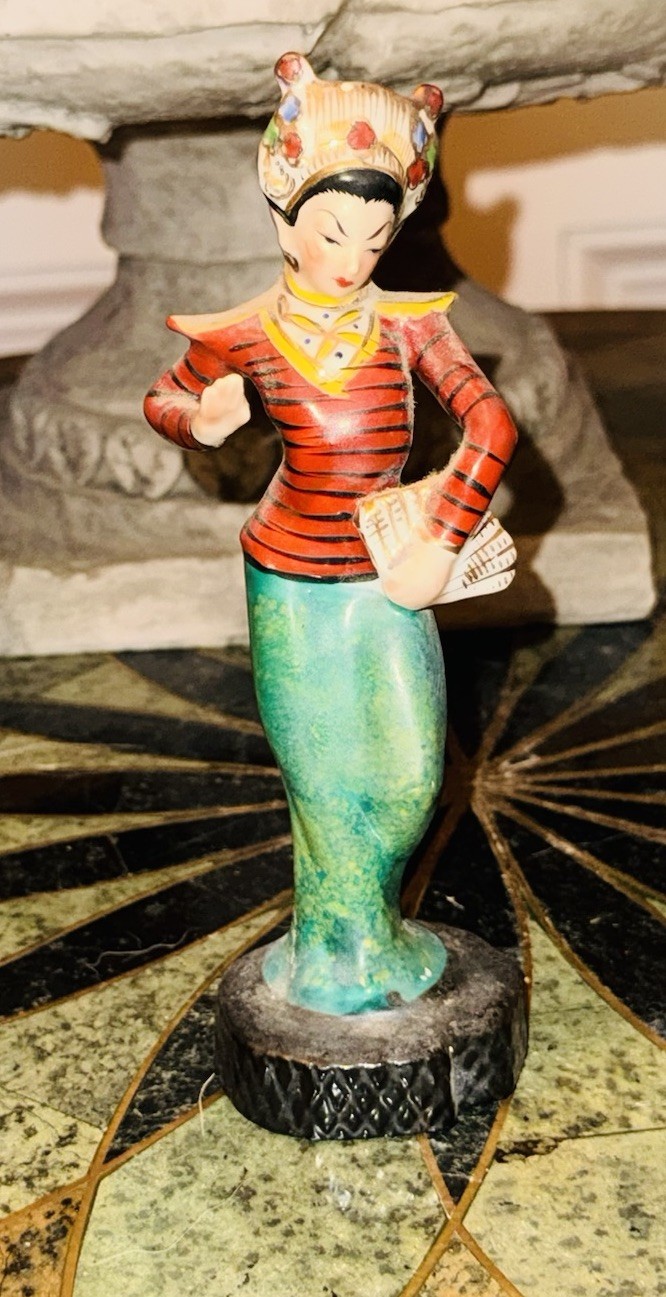 Beautiful Vintage Mid-Century Japanese Porcelain Figurine