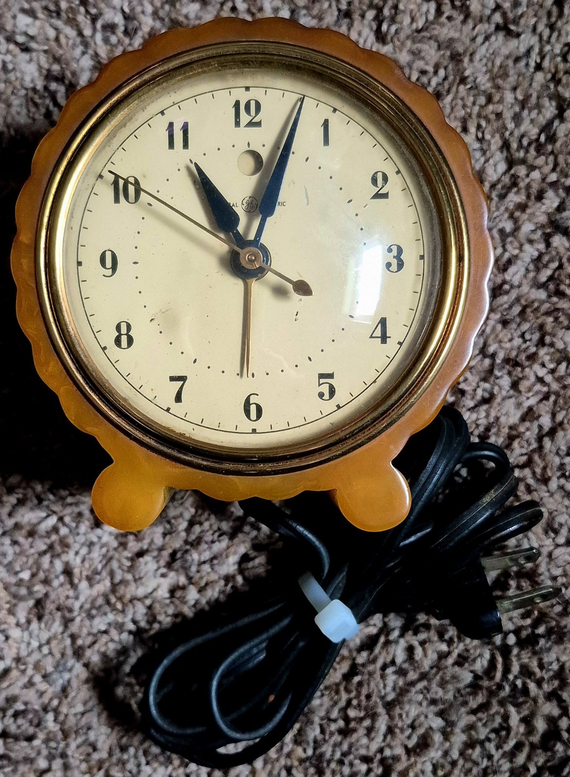 GE General Electric Butterscotch Catalin Case Alarm Clock Model 7H80 READ