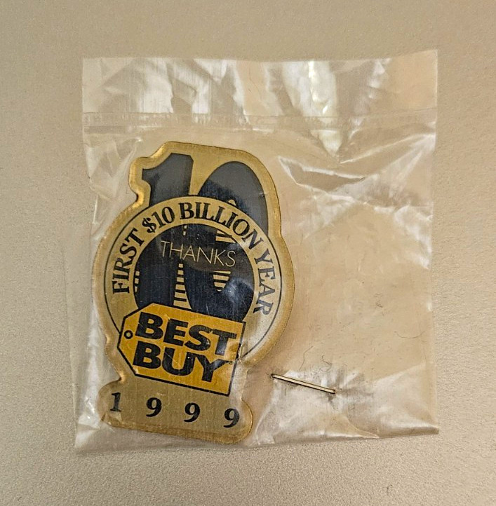 Best Buy 1999 “First 10 Billion” Employee Recognition Pinback Pin