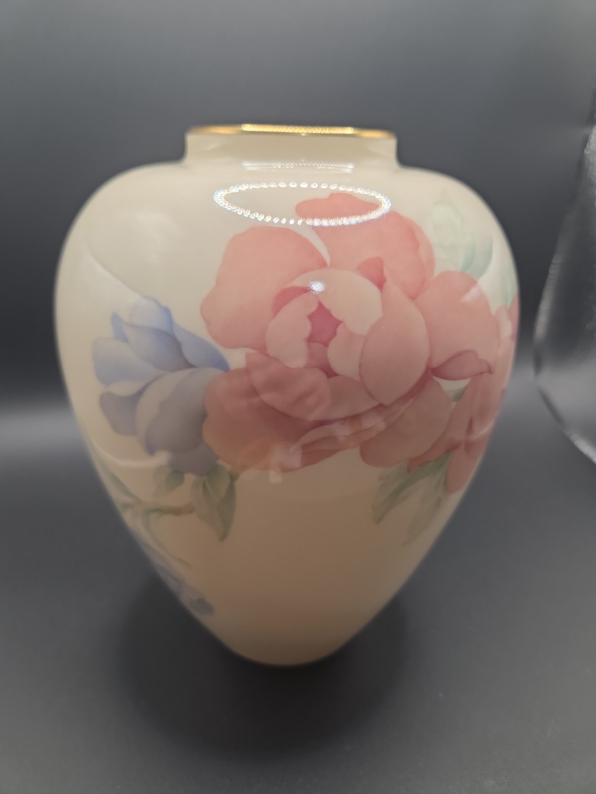 Lenox Chatsworth Vase with Flower Pattern 24K Gold Trim 7.5\