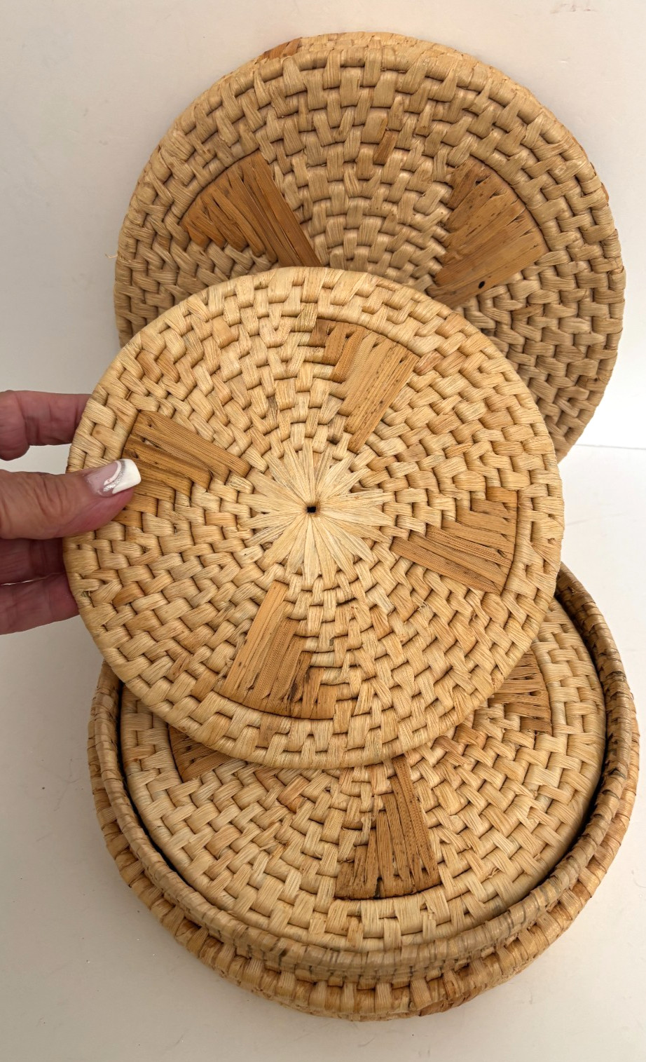 SET of 7 Vtg ROUND Beige Natural Raffia Coil Woven BASKET & TRIVET MAT HOT PADS SET of 7 Vtg ROUND Beige Natural Raffia Coil Woven BASKET & TRIVET MAT HOT PADS