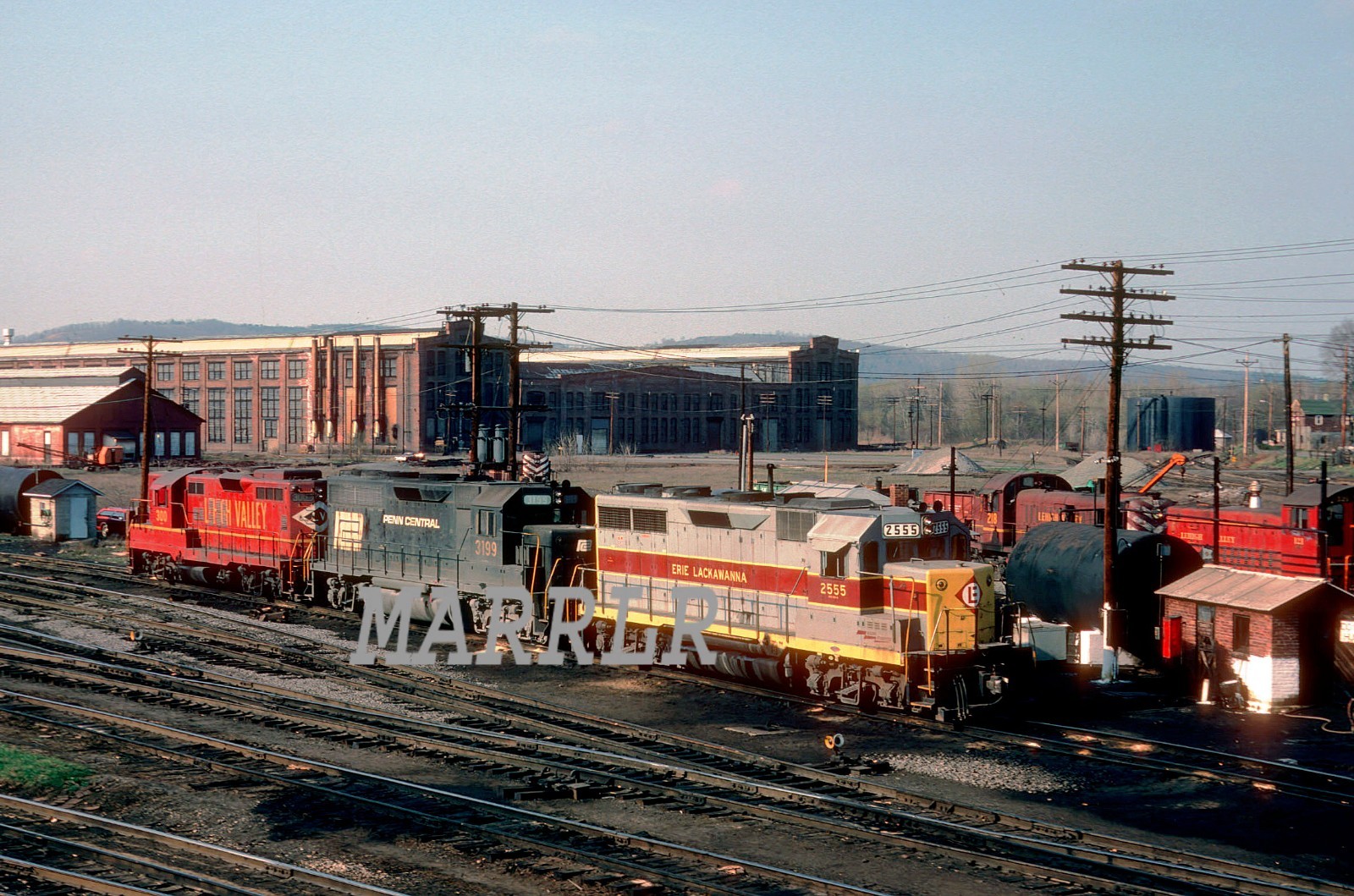 RR Photo-ERIE LACKAWANNA EL 2555 GP35 at Sayre Pa  5/12/1976
