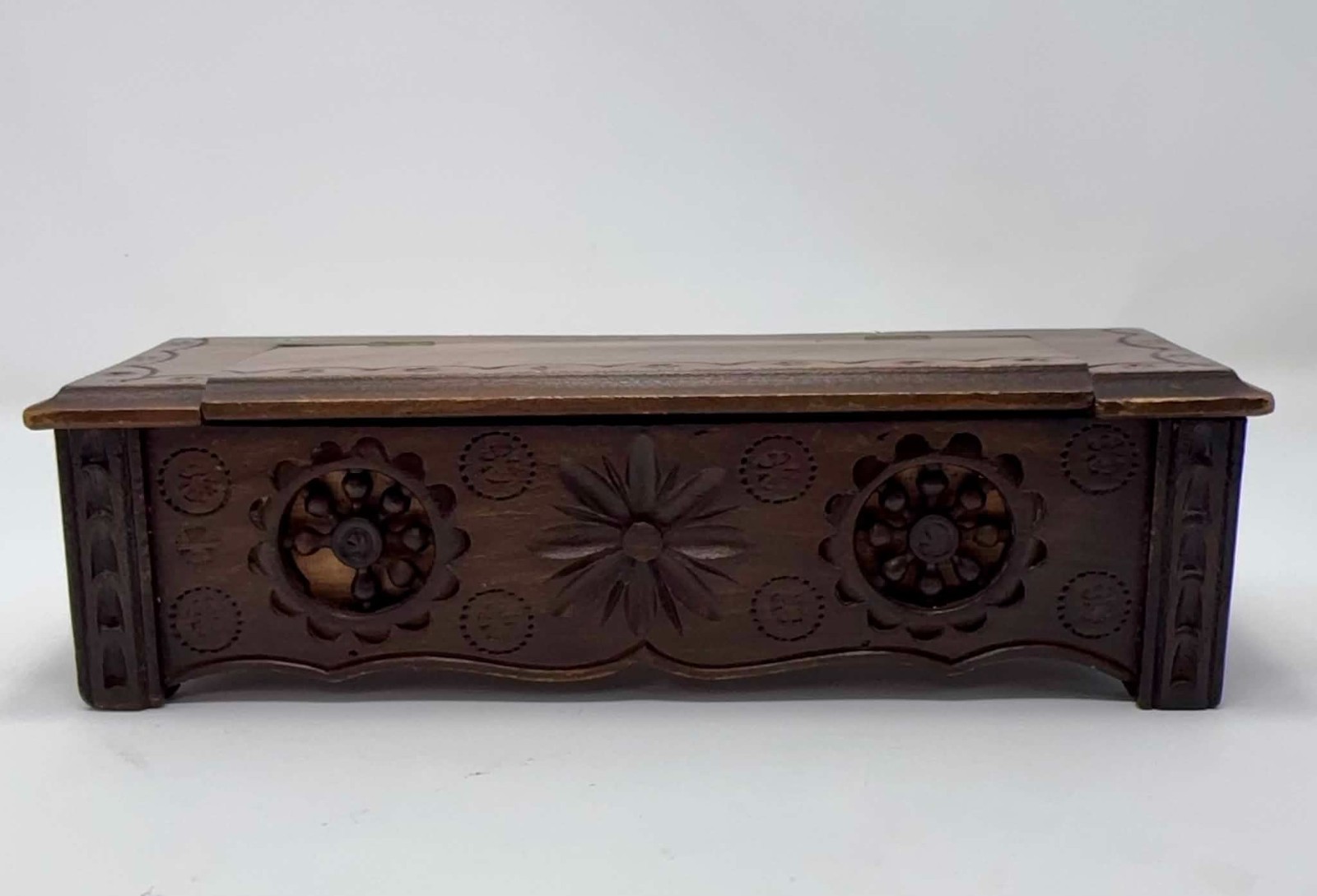 Vintage Hand Carved Wooden Folk Art Keepsake Box Hinged Lid Floral Rustic 9.5\ Vintage Hand Carved Wooden Folk Art Keepsake Box Hinged Lid Floral Rustic 9.5\
