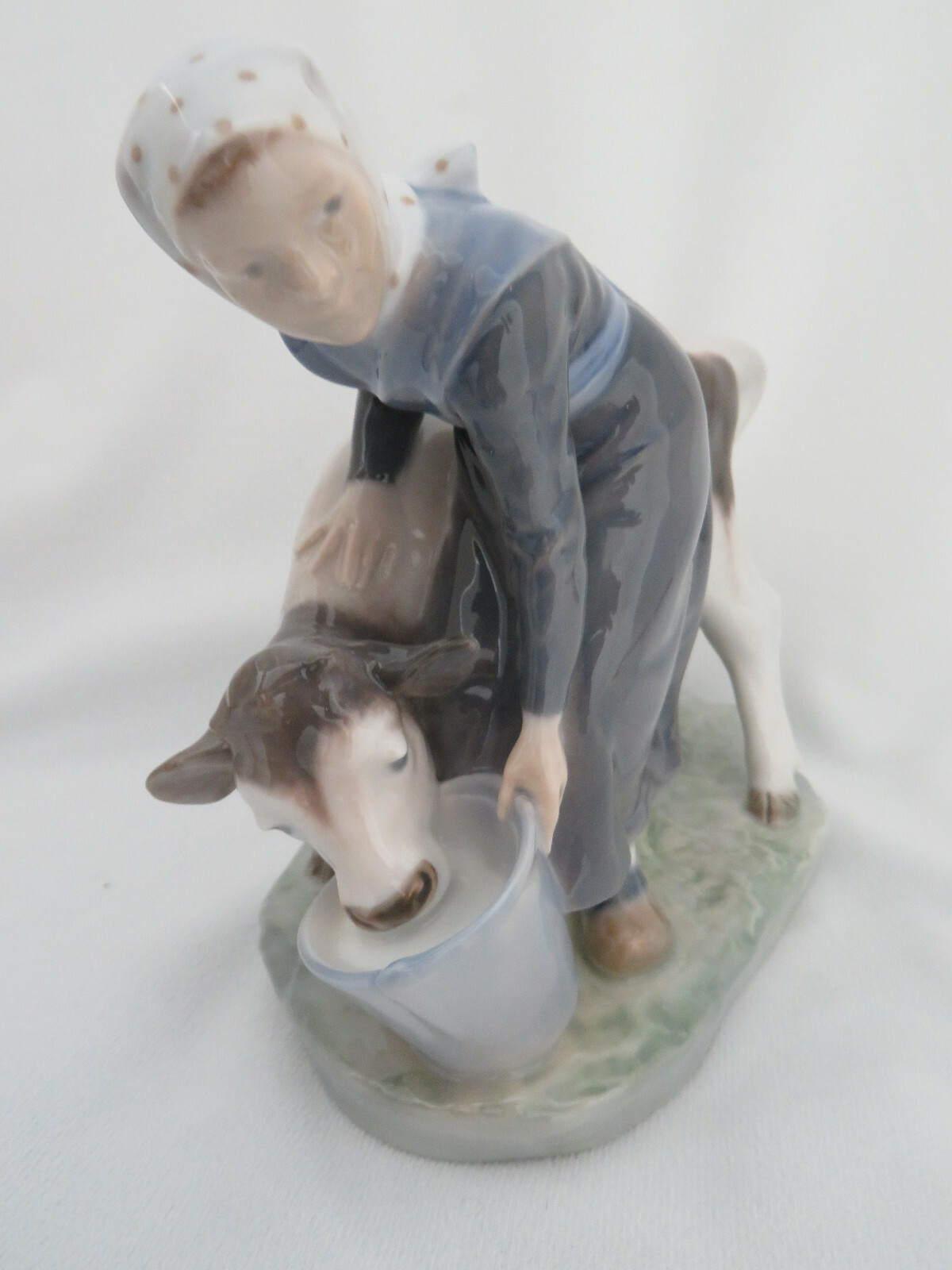 Royal Copenhagen #779 Milkmaid Feeding Calf Porcelain Figurine