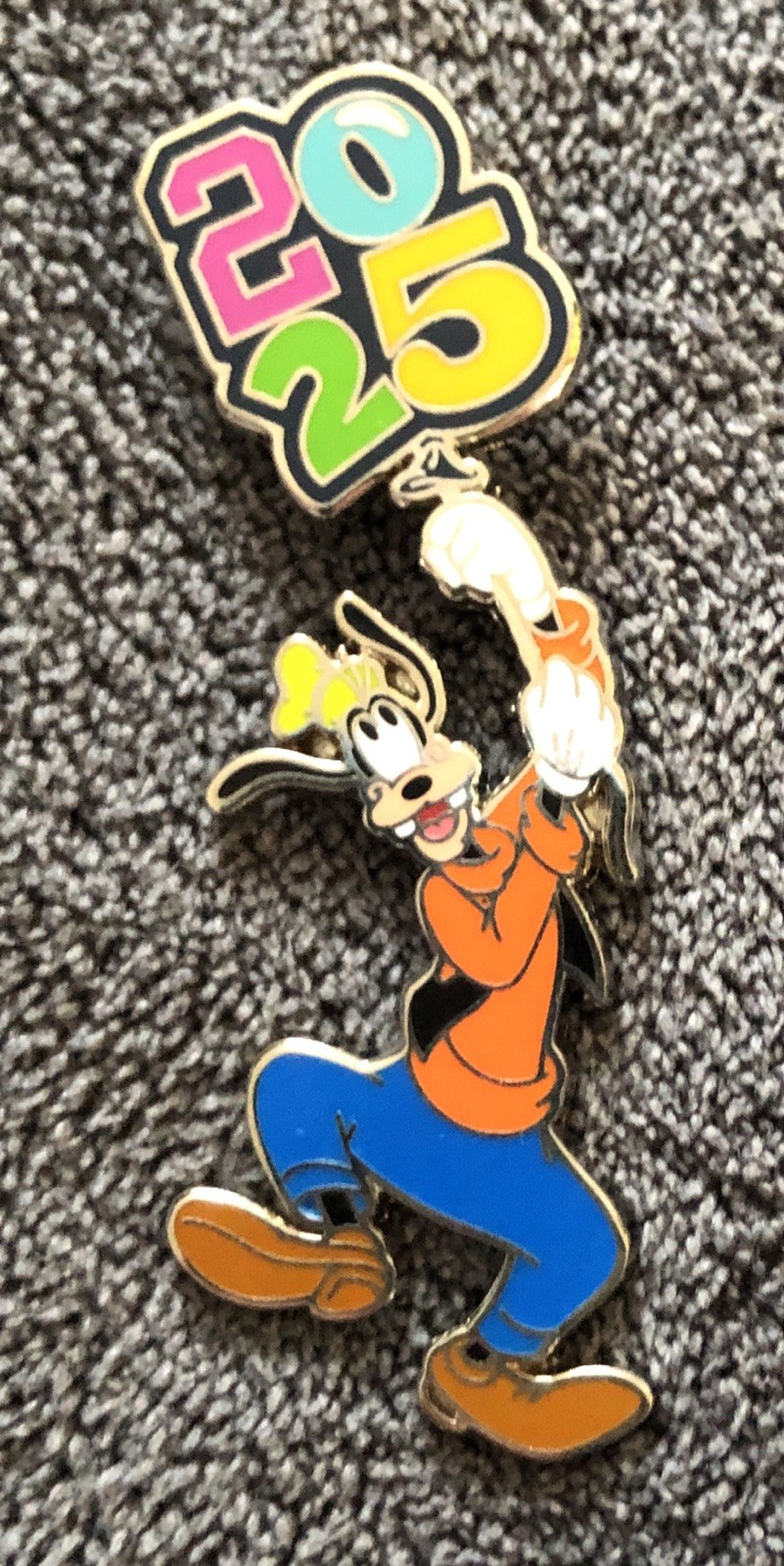 Disney Parks Goofy Dated 2025 Booster Pin