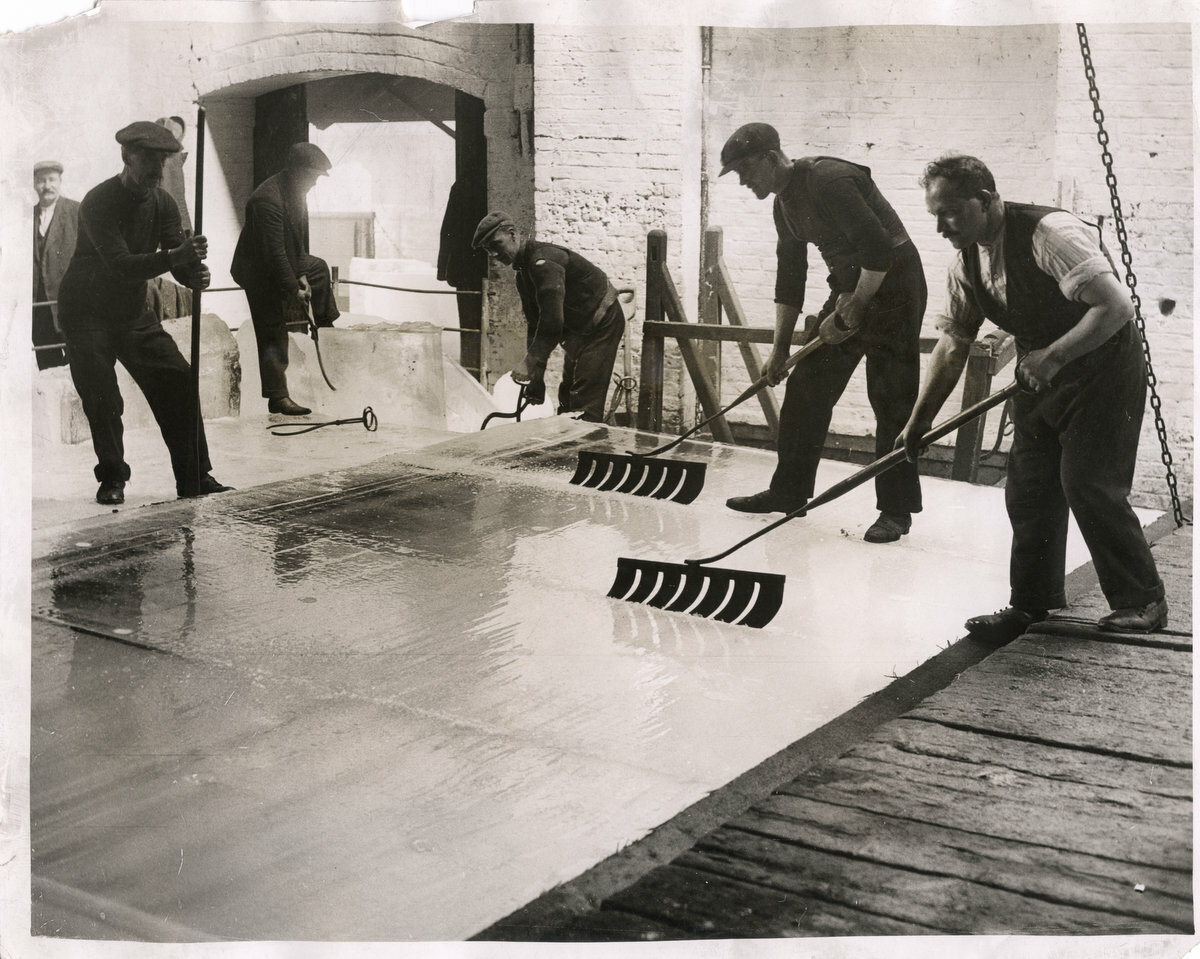 c.1920's PRESS PHOTO - MAKING ICE IN GREENWICH