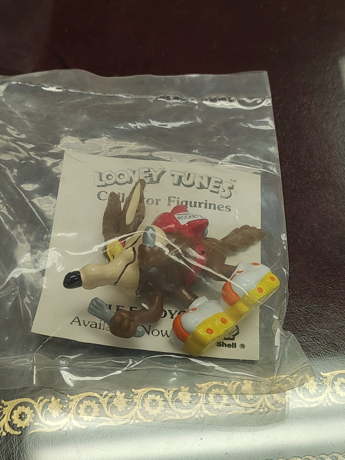 1990 Shell Gas Giveaway, Looney Tunes Wile E. Coyote Collector Figure, 1990 Shell Gas Giveaway, Looney Tunes Wile E. Coyote Collector Figure,