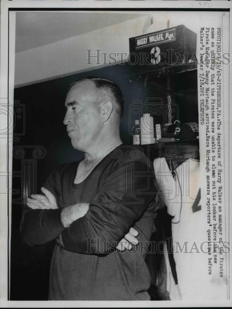 1967 Press Photo Danny Murtaugh Answering The Reporters\' Questions. - net19882 1967 Press Photo Danny Murtaugh Answering The Reporters\' Questions. - net19882