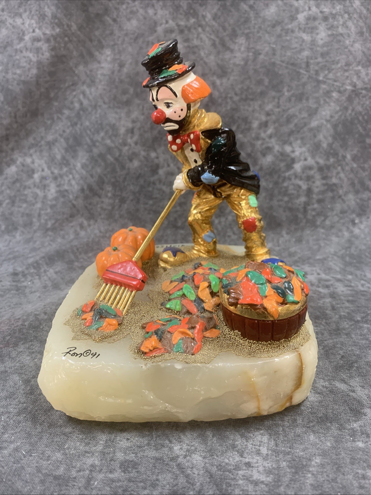 Ron Lee 1991 Clown Raking Leaves Figurine “Fall” L-282 Limited Edition 412/1500 Ron Lee 1991 Clown Raking Leaves Figurine “Fall” L-282 Limited Edition 412/1500