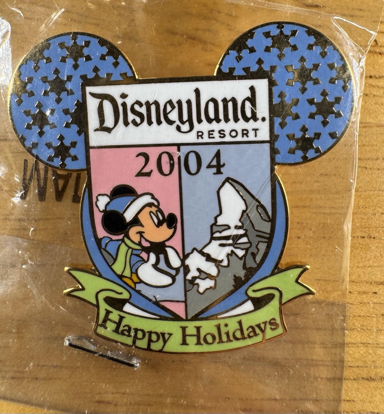 Disneyland 2004 Cast Exclusive Happy Holidays Pin SEALED Mickey Matterhorn
