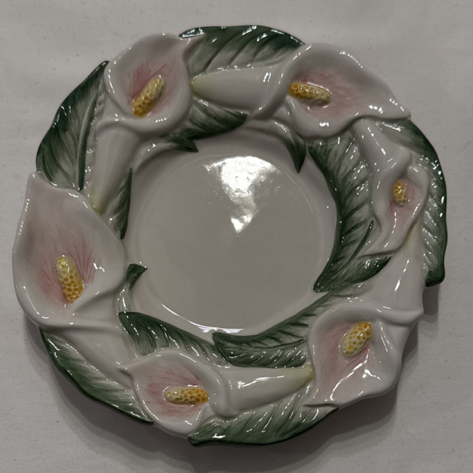 Fitz & Floyd for all Seasons Casablanca Lily  Pillar Candle Holder Gift Set. New