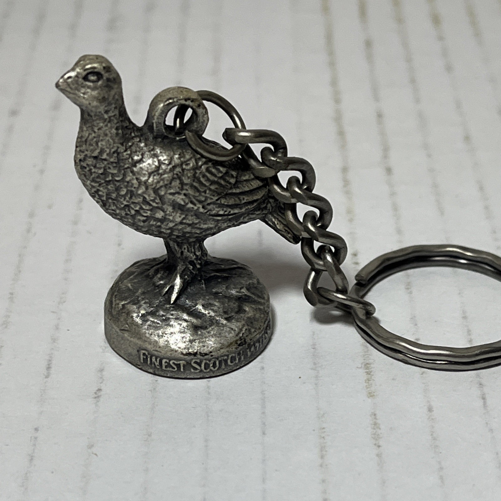 THE FAMOUS GROUSE Scottish Whiskey Bird Pewter Key Chain Vintage THE FAMOUS GROUSE Scottish Whiskey Bird Pewter Key Chain Vintage