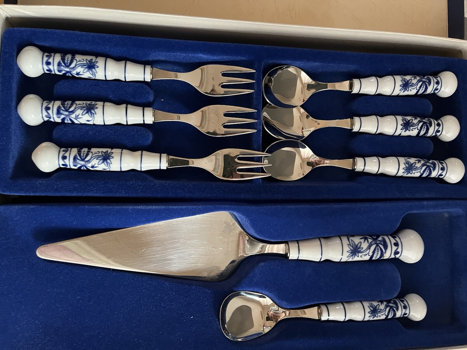 Cake Set Onion Pattern Model 700, Vintage GDR, Unused Cake Set Onion Pattern Model 700, Vintage GDR, Unused