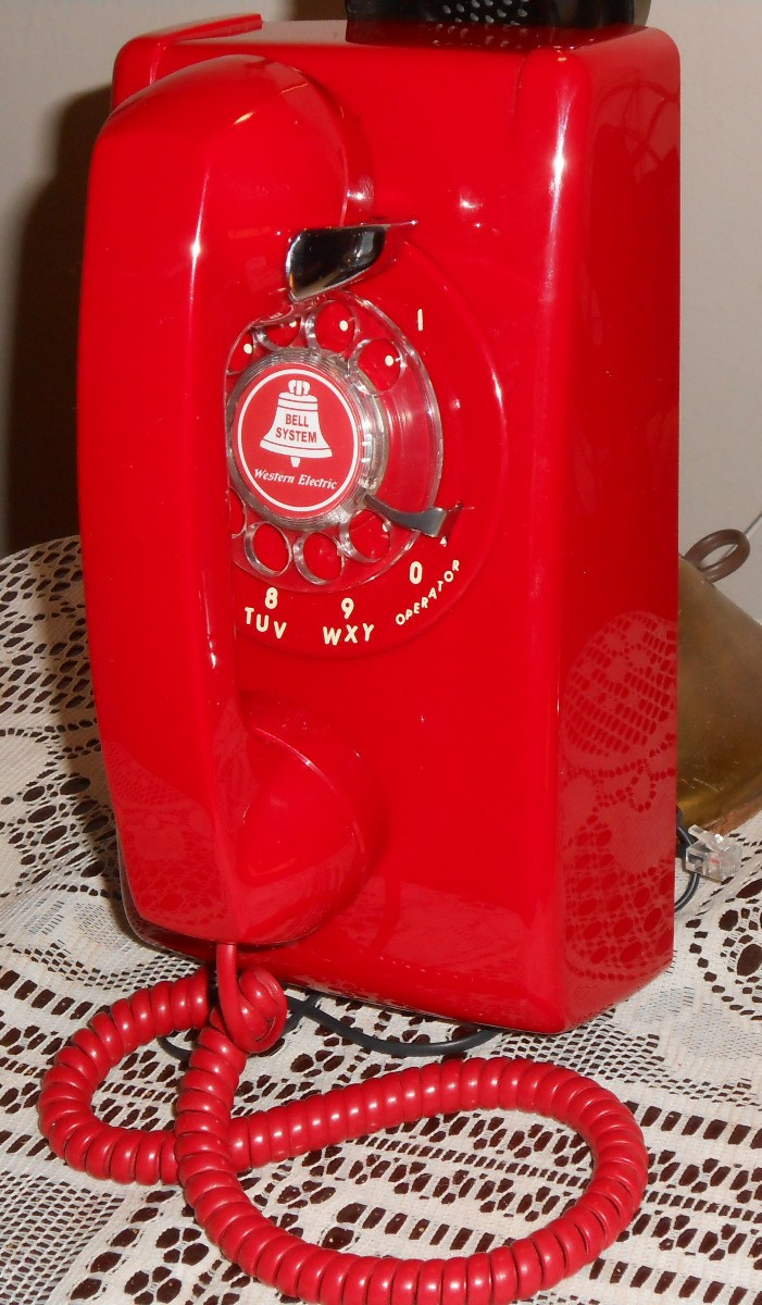 EXCELLENT VINTAGE BELL SYSTEM RED HOT CLASSIC ROTARY DIAL ITT WALL PHONE NICE