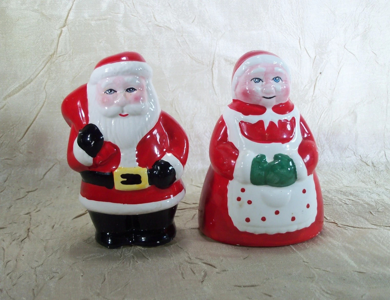 Santa & Mrs. Claus Ceramic Christmas Holiday Salt & Pepper Shakers