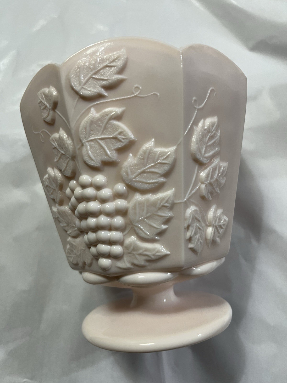 Jeanette Napco Shell Pink Milk Glass Vase W/ Grapes/leaves. Gorgeous./no Chips