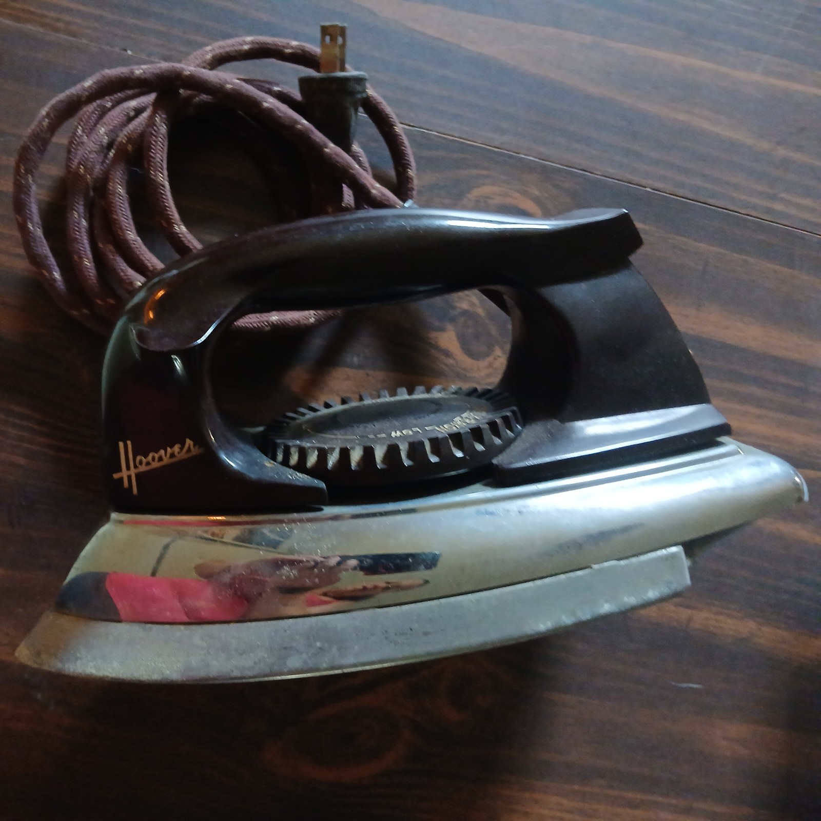 VINTAGE HOOVER VACUUM COMPANY ELECTRIC IRON. Really Nice Condition  Tested