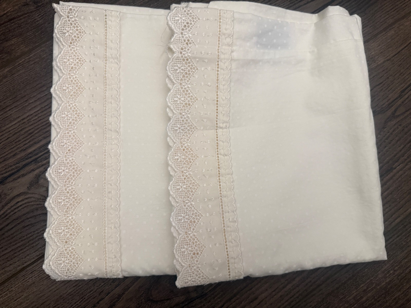 Vintage Charisma Fieldcrest Standard/Queen Pillowcases Set of 2 Beige Lace Dots