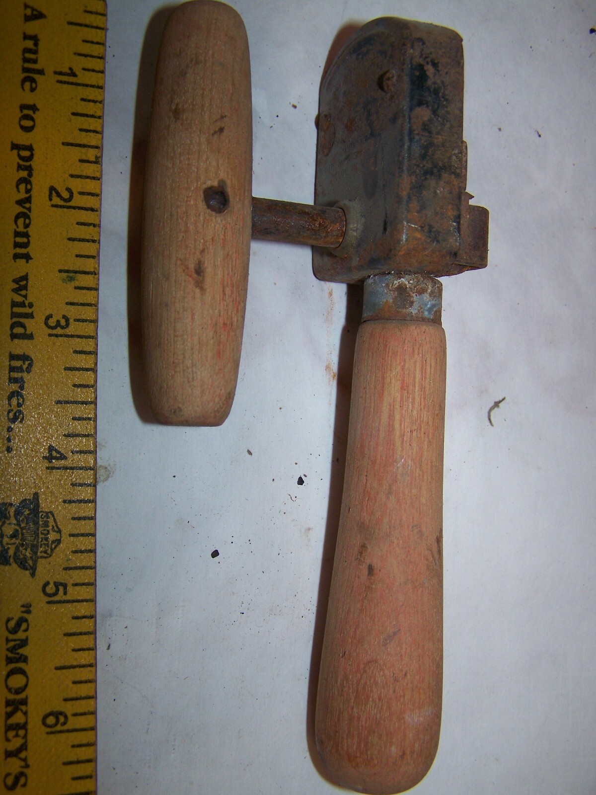 Vintage Edlund Junior Hand Can Opener Kitchen Tool No. 5 Wood Handle Rusted