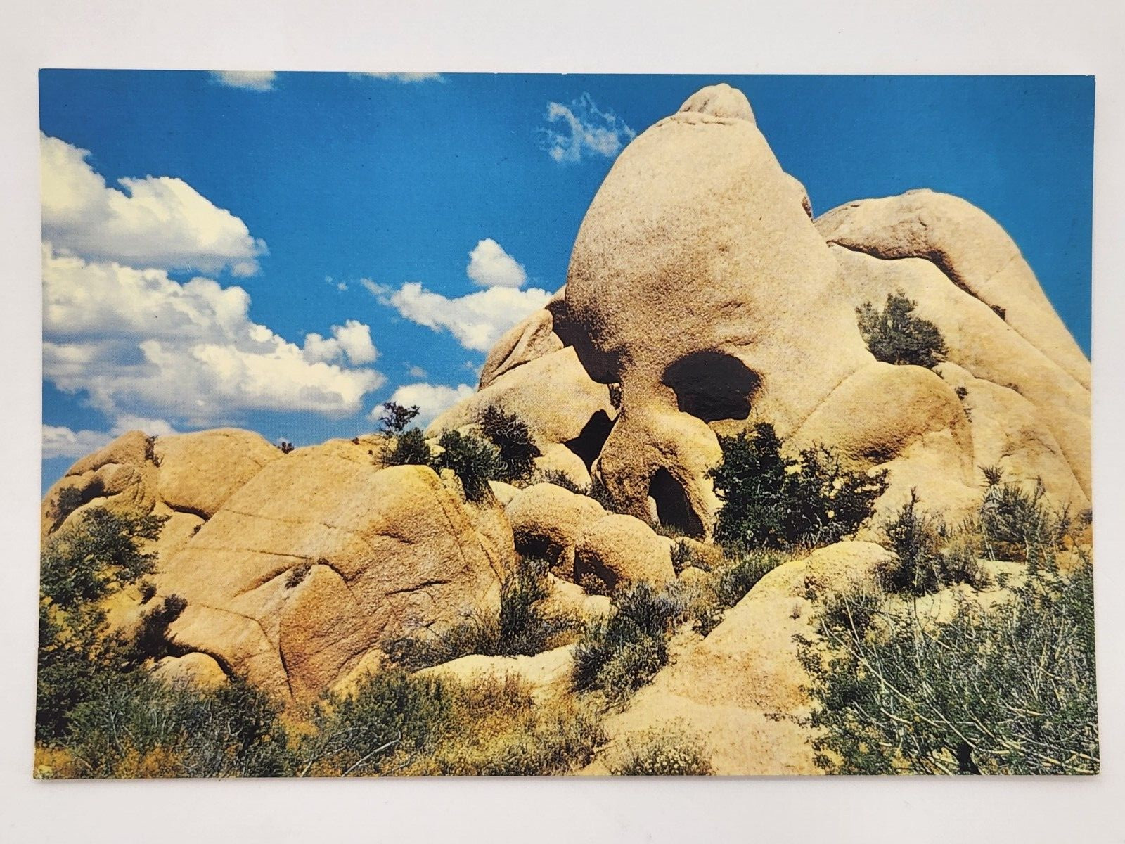 Postcard Skull Rock Near Twenty-Nine Palms California, Al Scott, Unposted Postcard Skull Rock Near Twenty-Nine Palms California, Al Scott, Unposted