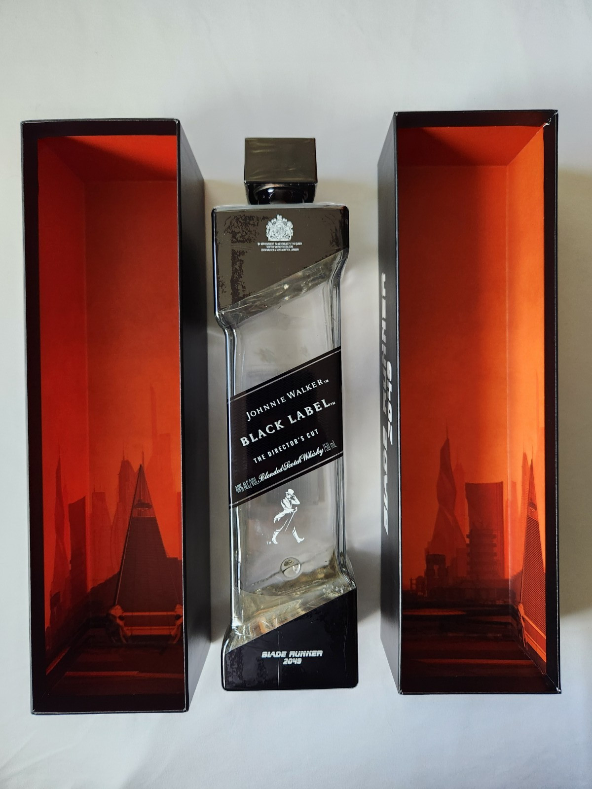 JOHNNIE WALKER BLACK LABEL THE DIRECTOR'S CUT BLADE RUNNER 2049 BOTTLE #1005
