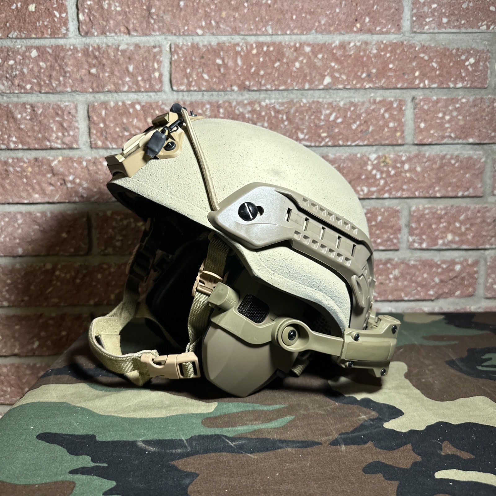 Protech Delta 4 Large Midcut Ballistic Helmet With Accessories Protech Delta 4 Large Midcut Ballistic Helmet With Accessories
