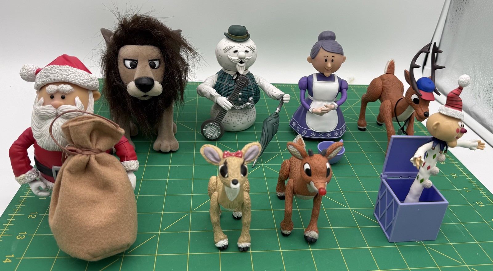 2004 VTG Rudolph The Red Nosed Reindeer & Island Of Misfit Toys 8 Figures & more