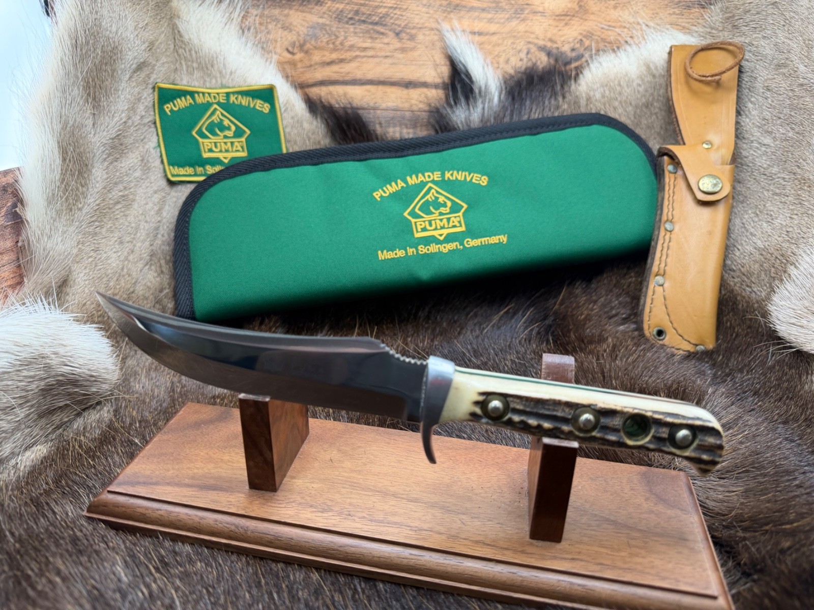 Mint 1994 Puma 6393 Skinner Knife Stag Handles Leather Sheath & Puma Green Pouch