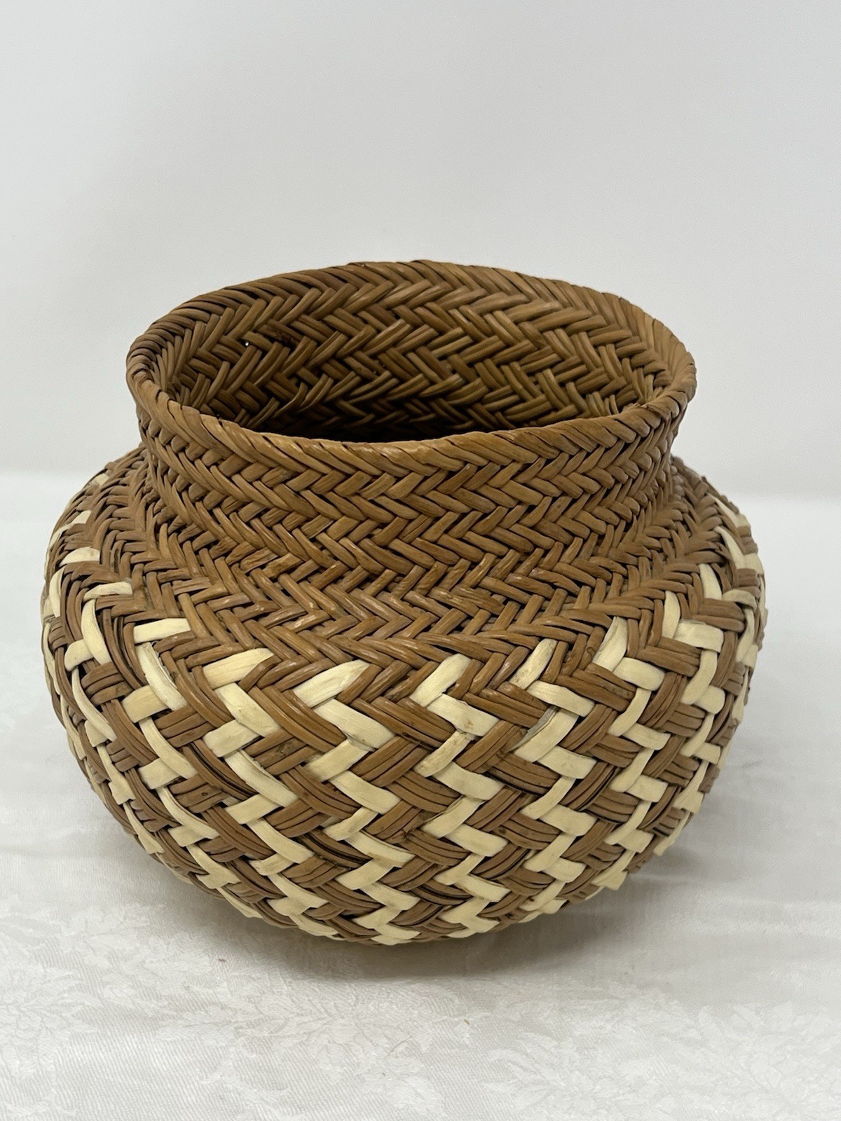 Vintage 2-Tone Tarahumara Basket Handmade Round 5” Tall Vintage 2-Tone Tarahumara Basket Handmade Round 5” Tall