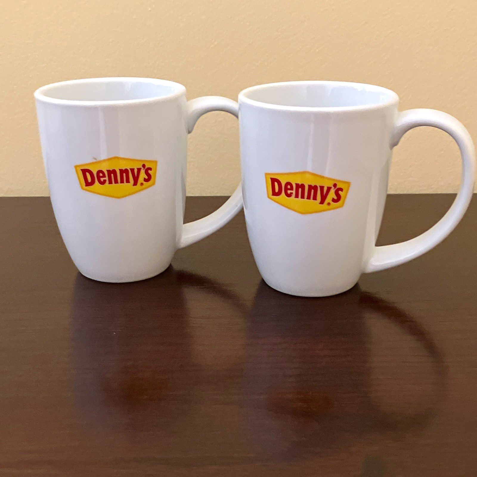 Denny's Advertising Mug Set of 2 Oneida B-15 White Yellow Red