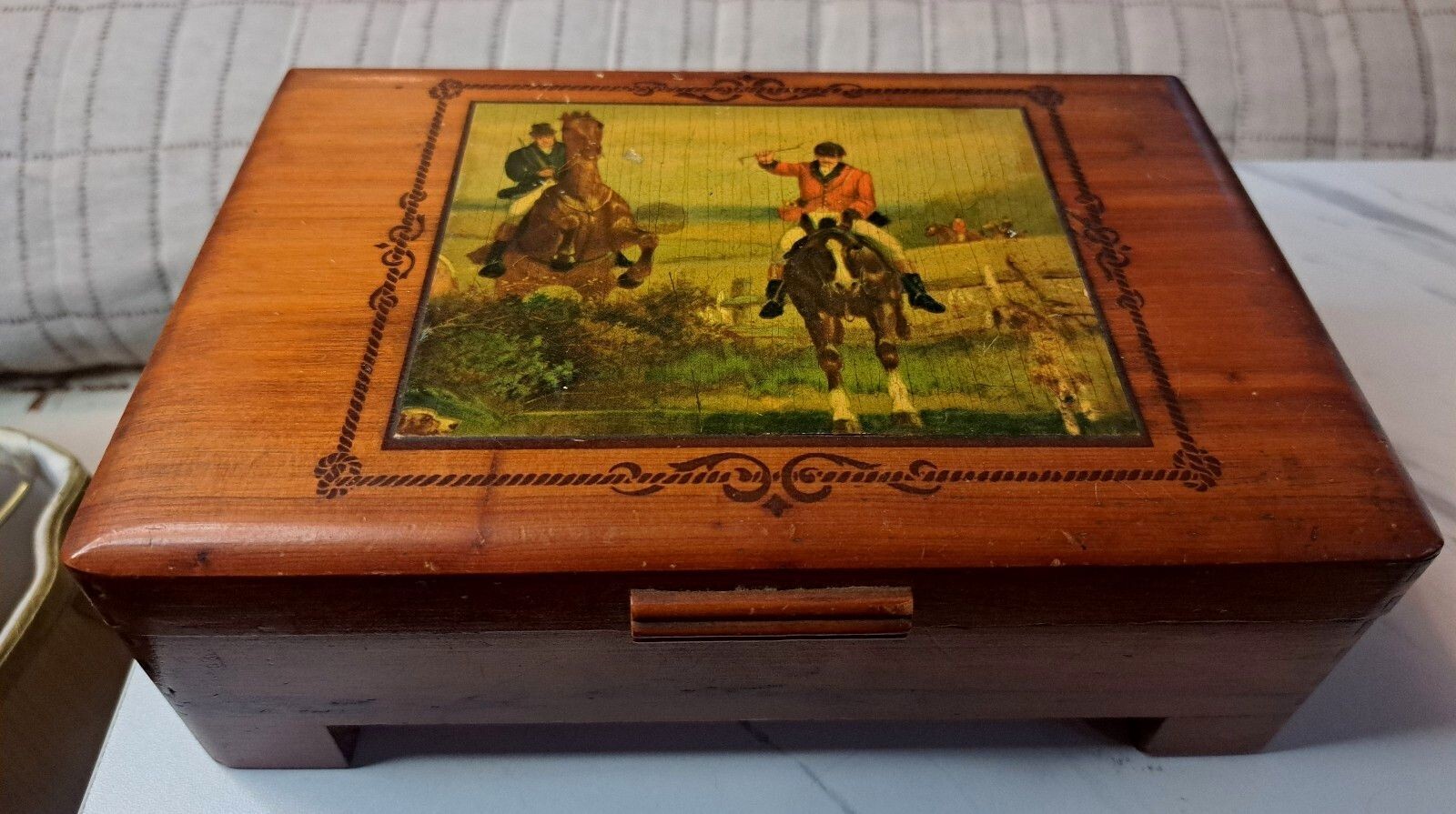 Vintage Cedar Wood Hunt Scene Equestrian Keepsake/Dresser/Jewelry Box Vintage Cedar Wood Hunt Scene Equestrian Keepsake/Dresser/Jewelry Box
