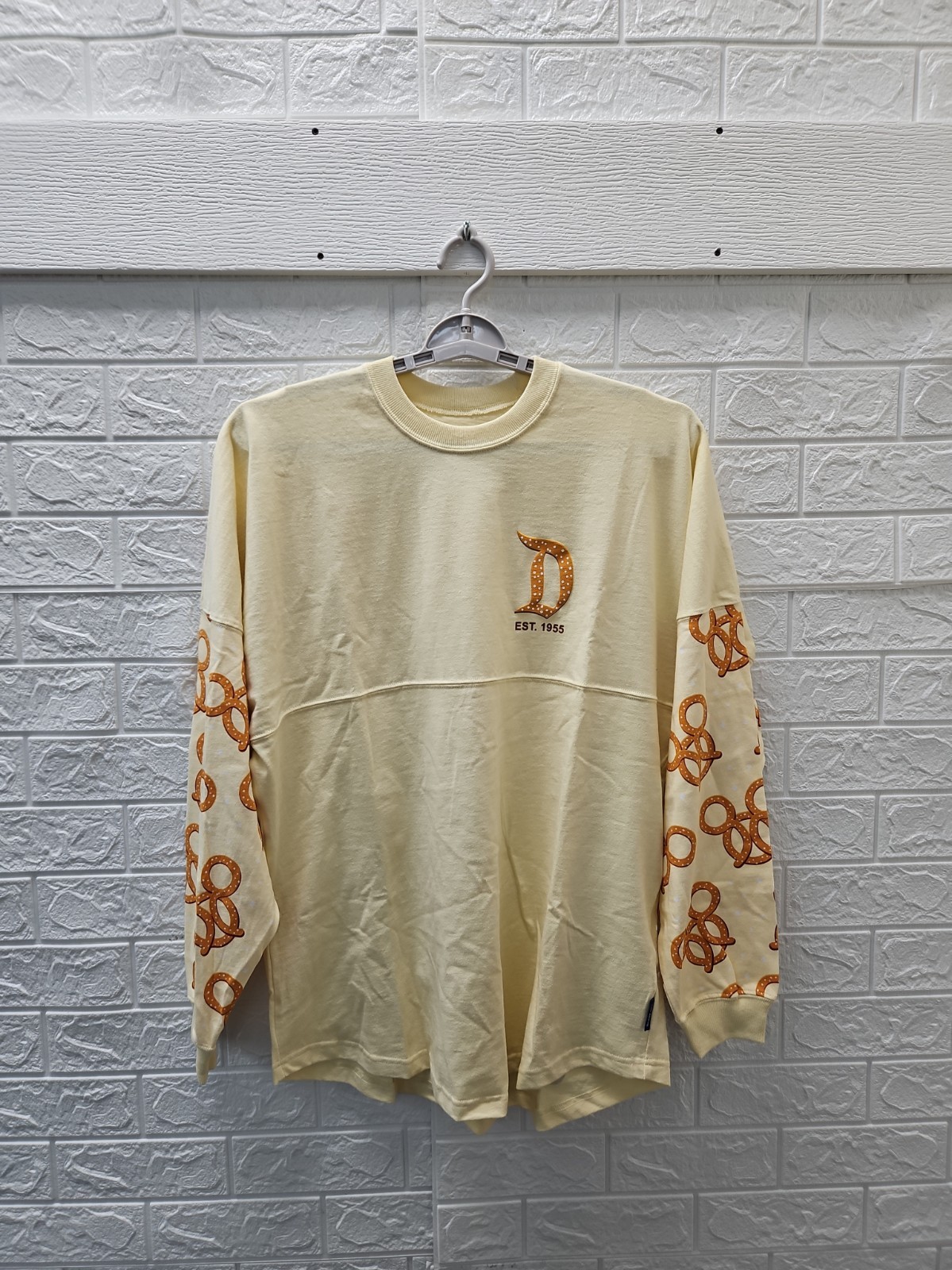 New Disney Spirit Jersey Adult Mickey Mouse Pretzel Unisex Sz L New Disney Spirit Jersey Adult Mickey Mouse Pretzel Unisex Sz L