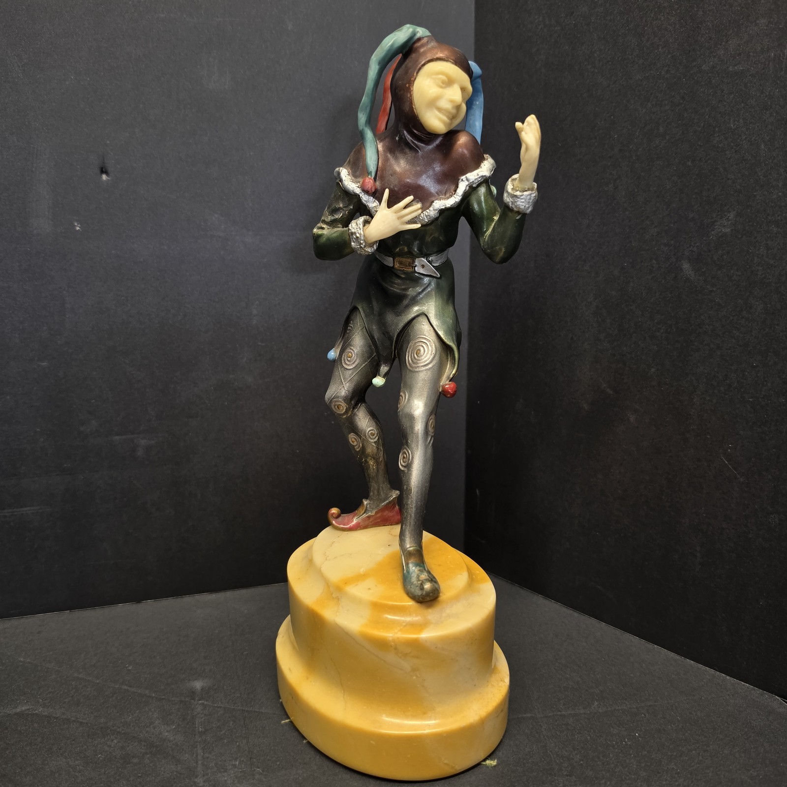 ANTIQUE J.B. HIRSCH JESTER CLOWN HARLEQUIN MAN MARBLE ART DECO STATUE BOOKEND US