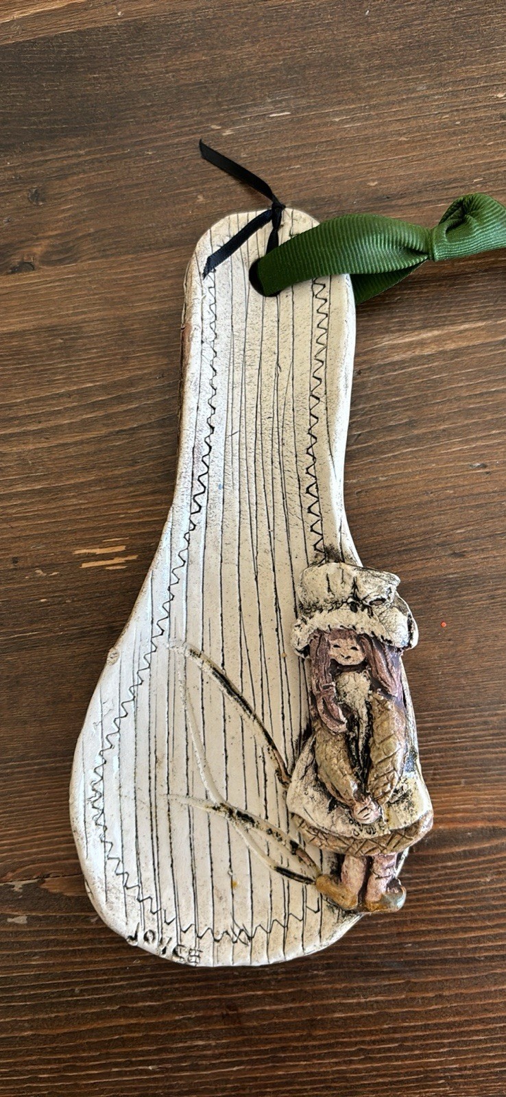 Handcrafted Studio Pottery Spoon Rest Rustic Holly Hobbie Prairie Bonnet 7.75”