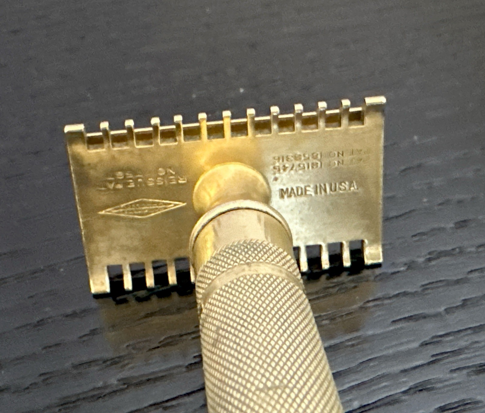 Vintage 1930’s Gillette New DeLuxe Safety Razor/Fat Common Bar Handle Vintage 1930’s Gillette New DeLuxe Safety Razor/Fat Common Bar Handle